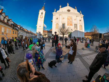 Kamniški karneval navdušil z barvito povorko (15)